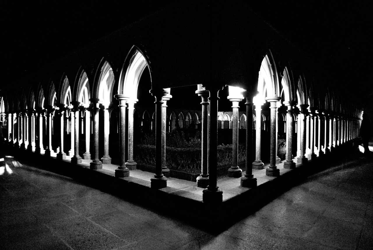 12 211 Mont-St-Michel Interno.jpg